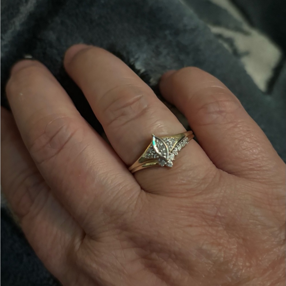 Elegant Gold ring 10k.